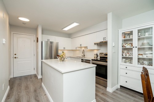 212-15991 Thrift Avenue, White Rock, BC 