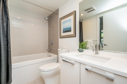 203-1150 Oxford Street, White Rock, BC 