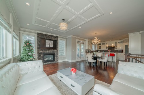 15807 Buena Vista Avenue  White Rock, BC V4B 2A2