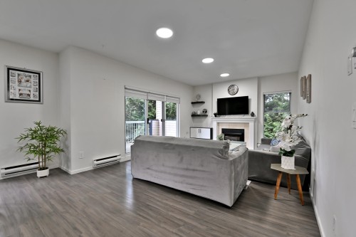 215-13918 72 Avenue  Surrey, BC V3W 0T4