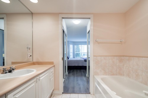 205-1576 Merklin Street, White Rock, BC 