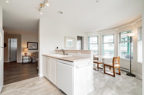 205-1576 Merklin Street, White Rock, BC 