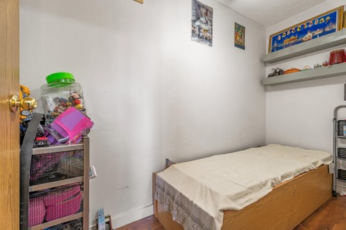 208-7144 133B Street, Surrey, BC 