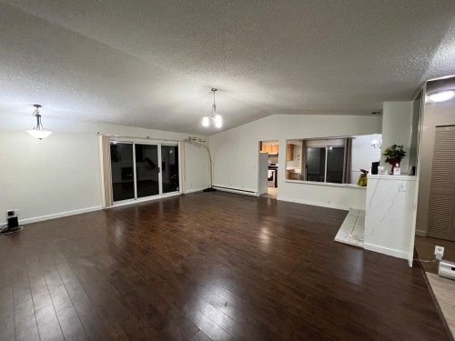 8846 Queen Mary Boulevard, Surrey, BC 