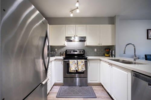 305-13733 74 Avenue, Surrey, BC 