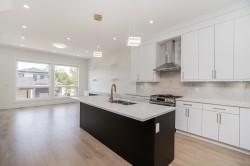 20535 74b Avenue  Langley, BC V2Y 3S8