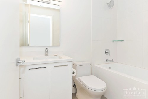 1302-1588 Johnston Road, White Rock, BC 