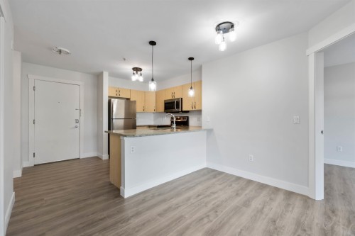 216-13555 Gateway Drive, Surrey, BC 