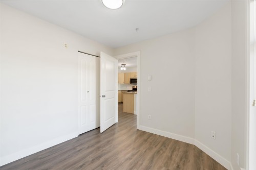 216-13555 Gateway Drive, Surrey, BC 