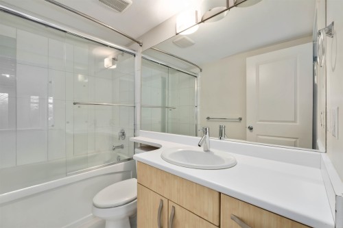 216-13555 Gateway Drive, Surrey, BC 