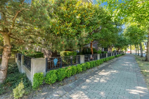 216-13555 Gateway Drive, Surrey, BC 