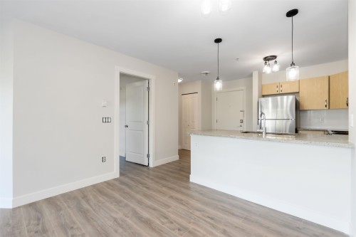 216-13555 Gateway Drive, Surrey, BC 