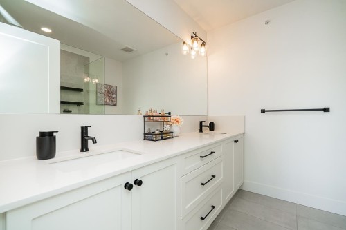 19-6897 201 Street, Langley, BC 