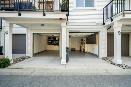 19-6897 201 Street, Langley, BC 