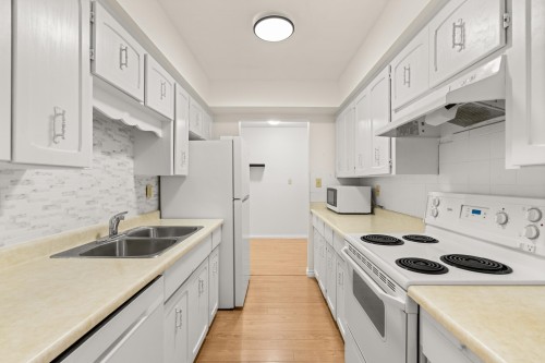 205-1531 Merklin Street, White Rock, BC 