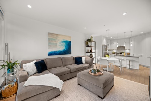 413-14855 Thrift Avenue, White Rock, BC 