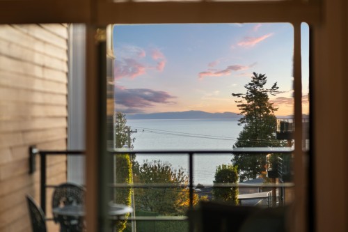 413-14855 Thrift Avenue, White Rock, BC 