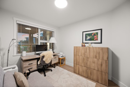 413-14855 Thrift Avenue, White Rock, BC 