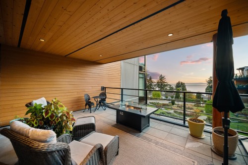 413-14855 Thrift Avenue, White Rock, BC 