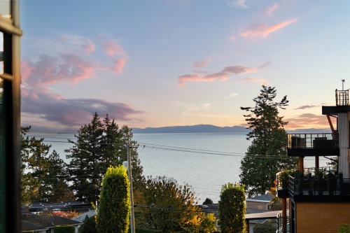 413-14855 Thrift Avenue, White Rock, BC 