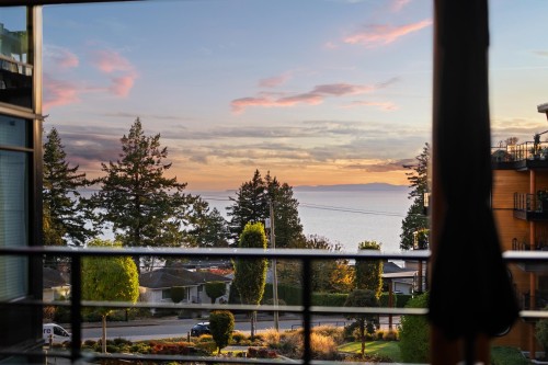 413-14855 Thrift Avenue, White Rock, BC 