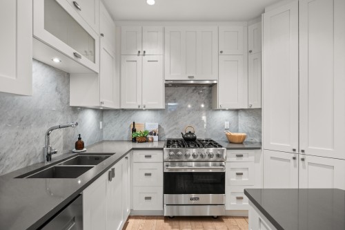 413-14855 Thrift Avenue, White Rock, BC 