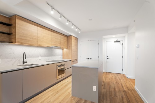 1409-10448 University Drive, Surrey, BC 