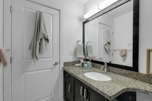 204-13897 Fraser Highway, Surrey, BC 