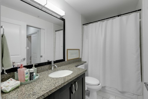 204-13897 Fraser Highway, Surrey, BC 