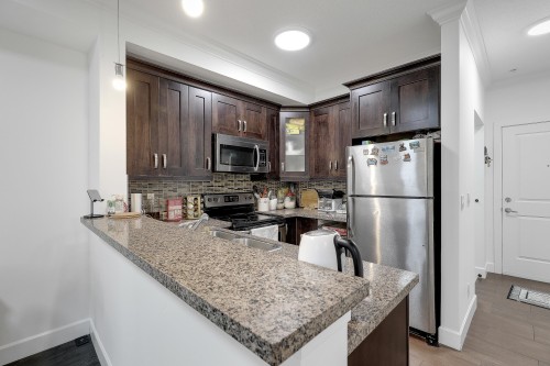 204-13897 Fraser Highway, Surrey, BC 