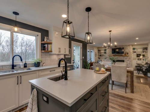 8060 Melburn Drive, Mission, BC 