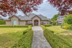 2313 Chantrell Park Drive  Surrey, BC V4A 9W8