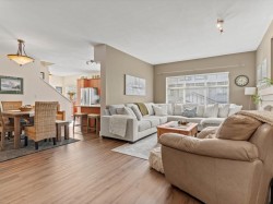 2-2733 Parkway Drive  Surrey, BC V4P 3P7