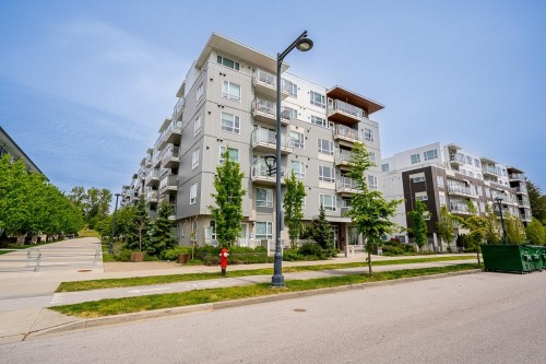 421-13963 105 Boulevard  Surrey, BC V3T 0M9