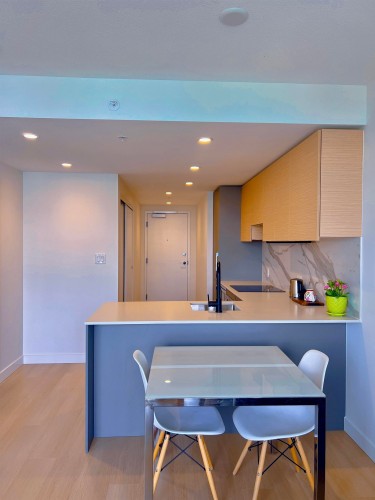 29F-13725 George Junction, Surrey, BC 