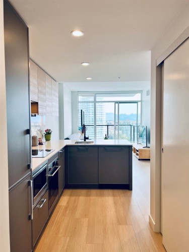 29F-13725 George Junction, Surrey, BC 