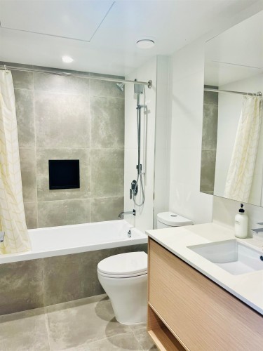 29F-13725 George Junction, Surrey, BC 