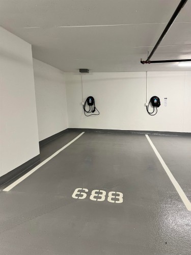 29F-13725 George Junction, Surrey, BC 