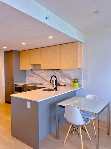 29F-13725 George Junction, Surrey, BC 