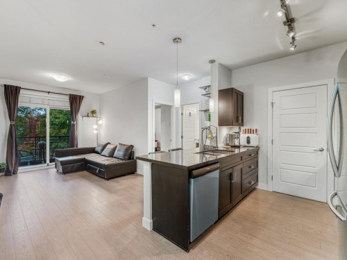 206-20062 Fraser Highway, Langley, BC 