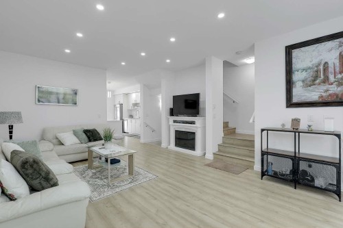 8-10433 158 Street, Surrey, BC 