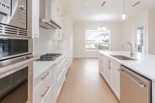 15672 82A Avenue, Surrey, BC 