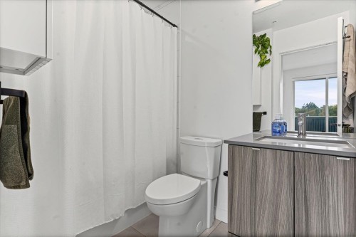 401-32838 Landeau Place, Abbotsford, BC 