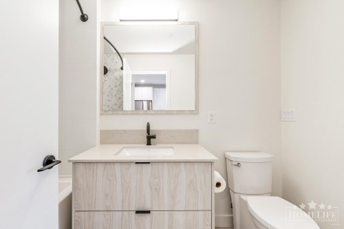 208-13258 105 Avenue, Surrey, BC 