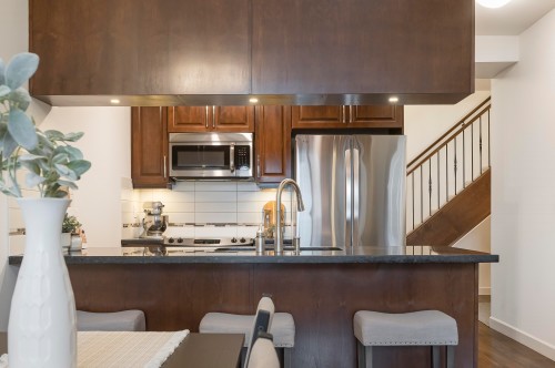 592-8288 207A Street, Langley, BC 