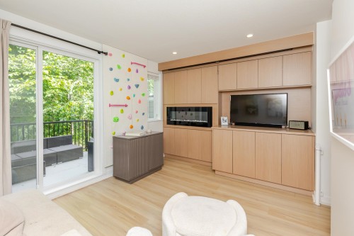 11-15588 32Nd Avenue, Surrey, BC 