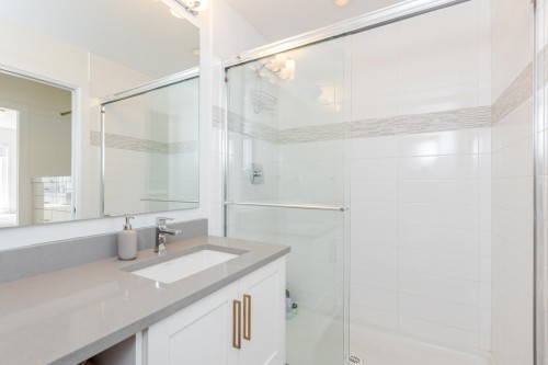 11-15588 32Nd Avenue, Surrey, BC 