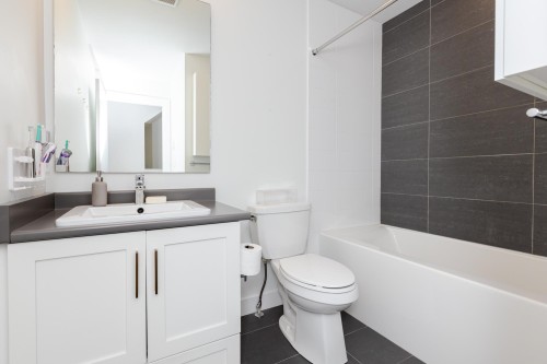 11-15588 32Nd Avenue, Surrey, BC 