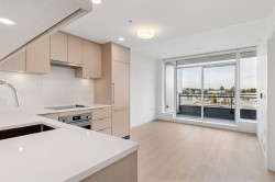 1001-13675 107a Avenue  Surrey, BC V3T 0X2