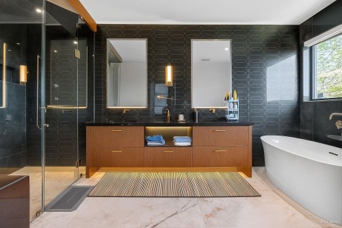 9376 164 Street, Surrey, BC 